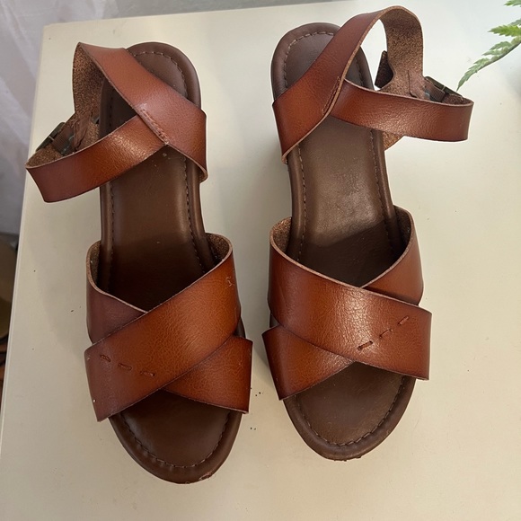 Platform Sandals - Picture 1 of 6